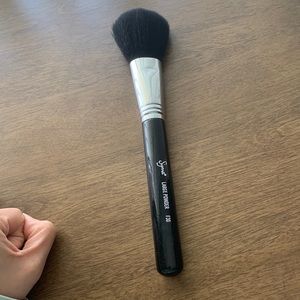 Sigma large powder blush